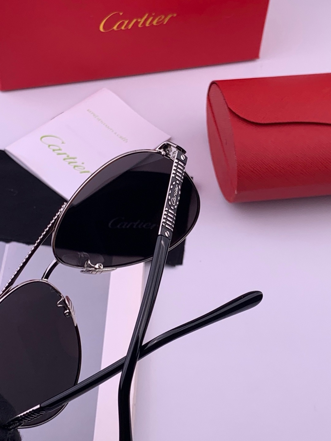 【Cartier  卡地亚】 👑男女款偏光墨镜  双色烤漆工艺  进口宝丽来偏光镜片   顶级做工彰显非