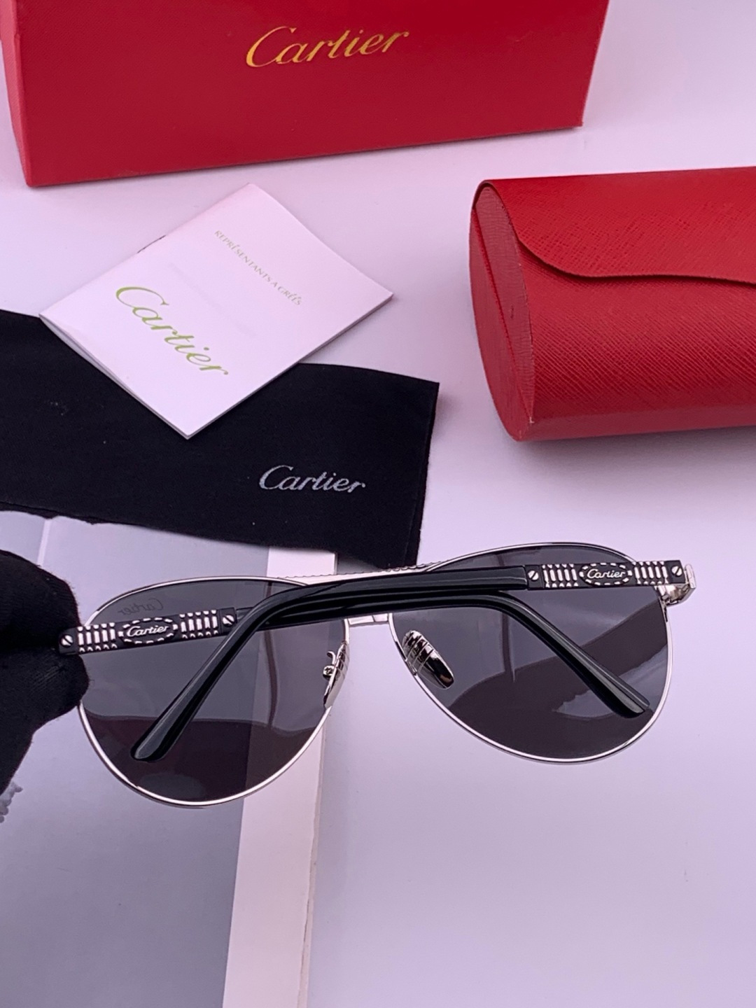 【Cartier  卡地亚】 👑男女款偏光墨镜  双色烤漆工艺  进口宝丽来偏光镜片   顶级做工彰显非
