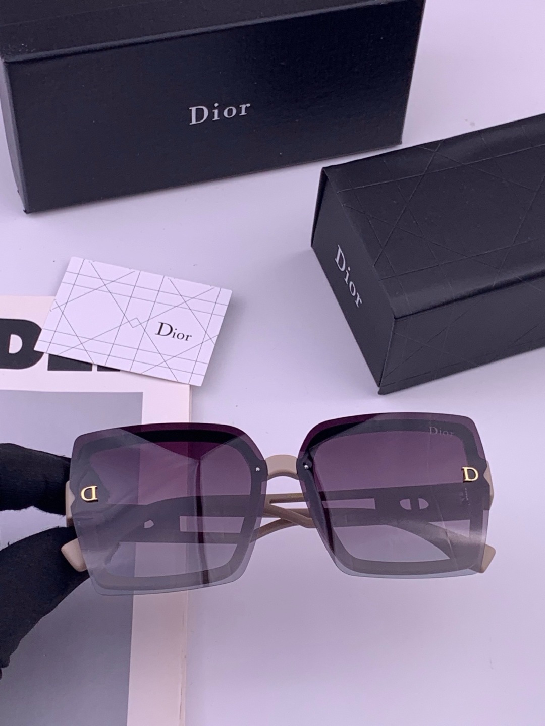🔺 【DIOR-迪奥】开春新款 潮流爆款 时尚方框偏光太阳镜 高品质 佩戴舒适 网红潮款墨镜 型号：D2