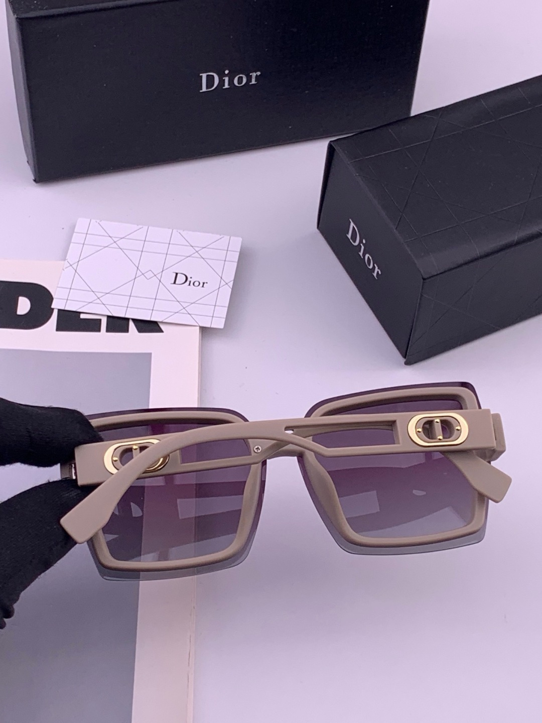 🔺 【DIOR-迪奥】开春新款 潮流爆款 时尚方框偏光太阳镜 高品质 佩戴舒适 网红潮款墨镜 型号：D2
