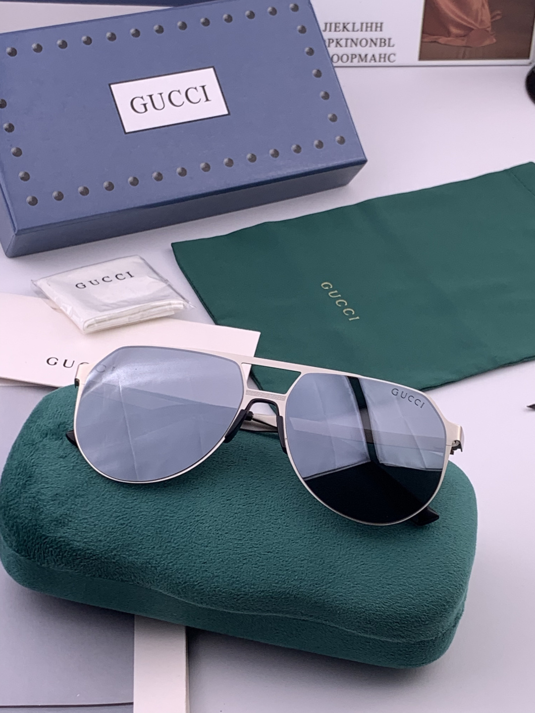 GUCCI 男款炫彩飞行员偏光太阳镜 ❤️材质：高清尼龙加厚卡槽高清偏光镜片 🌹无边框镜架💕颜👍型号：G