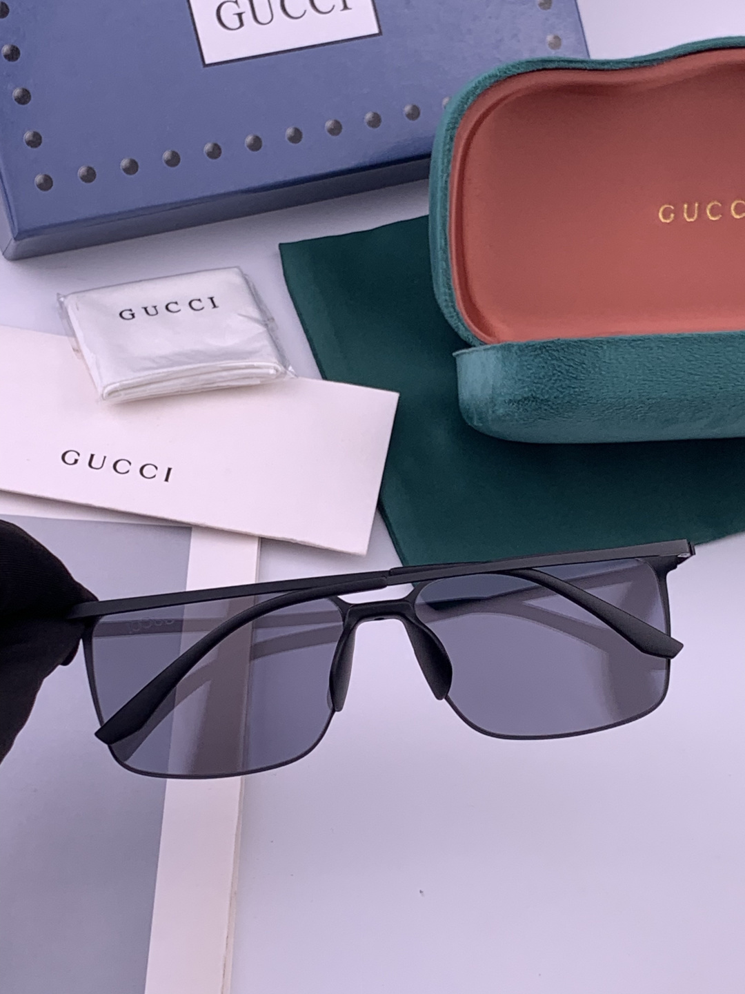 GUCCI 男款炫彩飞行员偏光太阳镜 ❤️材质：高清尼龙加厚卡槽高清偏光镜片 🌹无边框镜架💕颜👍型号：G