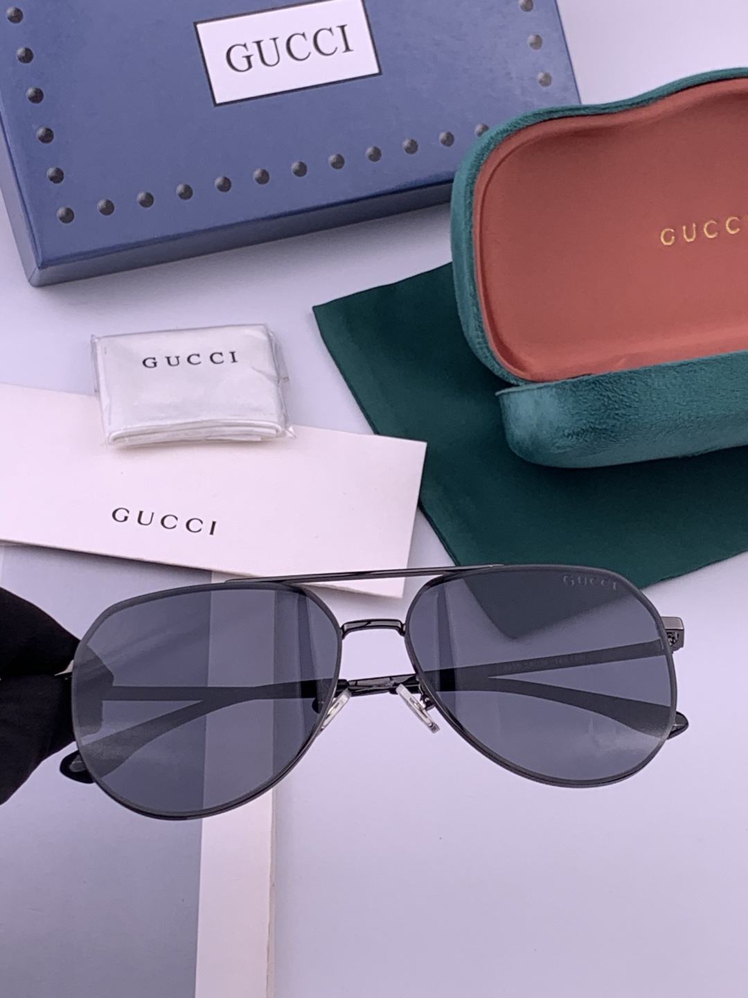 GUCCI 男款炫彩飞行员偏光太阳镜 ❤️材质：高清尼龙加厚卡槽高清偏光镜片 🌹无边框镜架💕颜👍型号：G