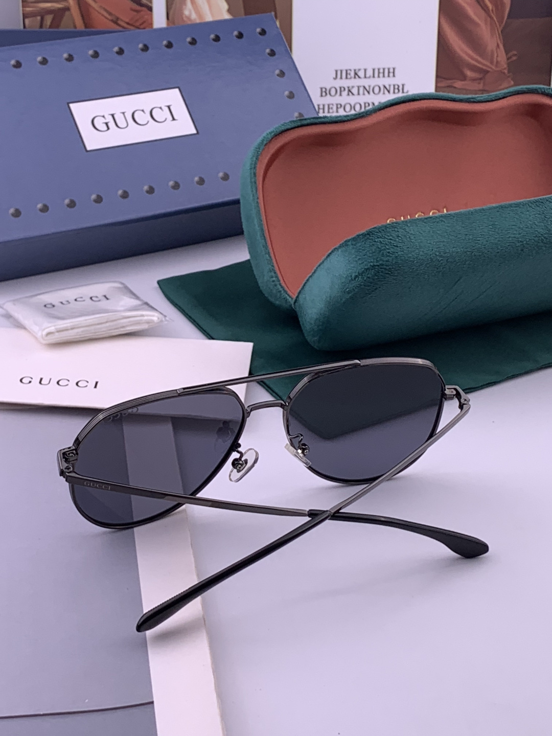 GUCCI 男款炫彩飞行员偏光太阳镜 ❤️材质：高清尼龙加厚卡槽高清偏光镜片 🌹无边框镜架💕颜👍型号：G