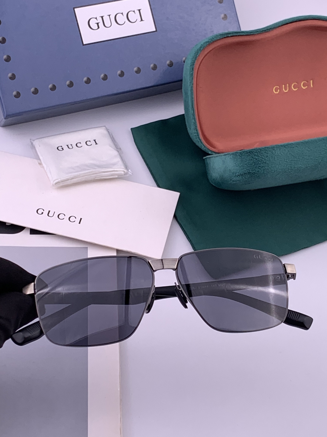 GUCCI 男款炫彩飞行员偏光太阳镜 ❤️材质：高清尼龙加厚卡槽高清偏光镜片 🌹无边框镜架💕颜👍型号：G