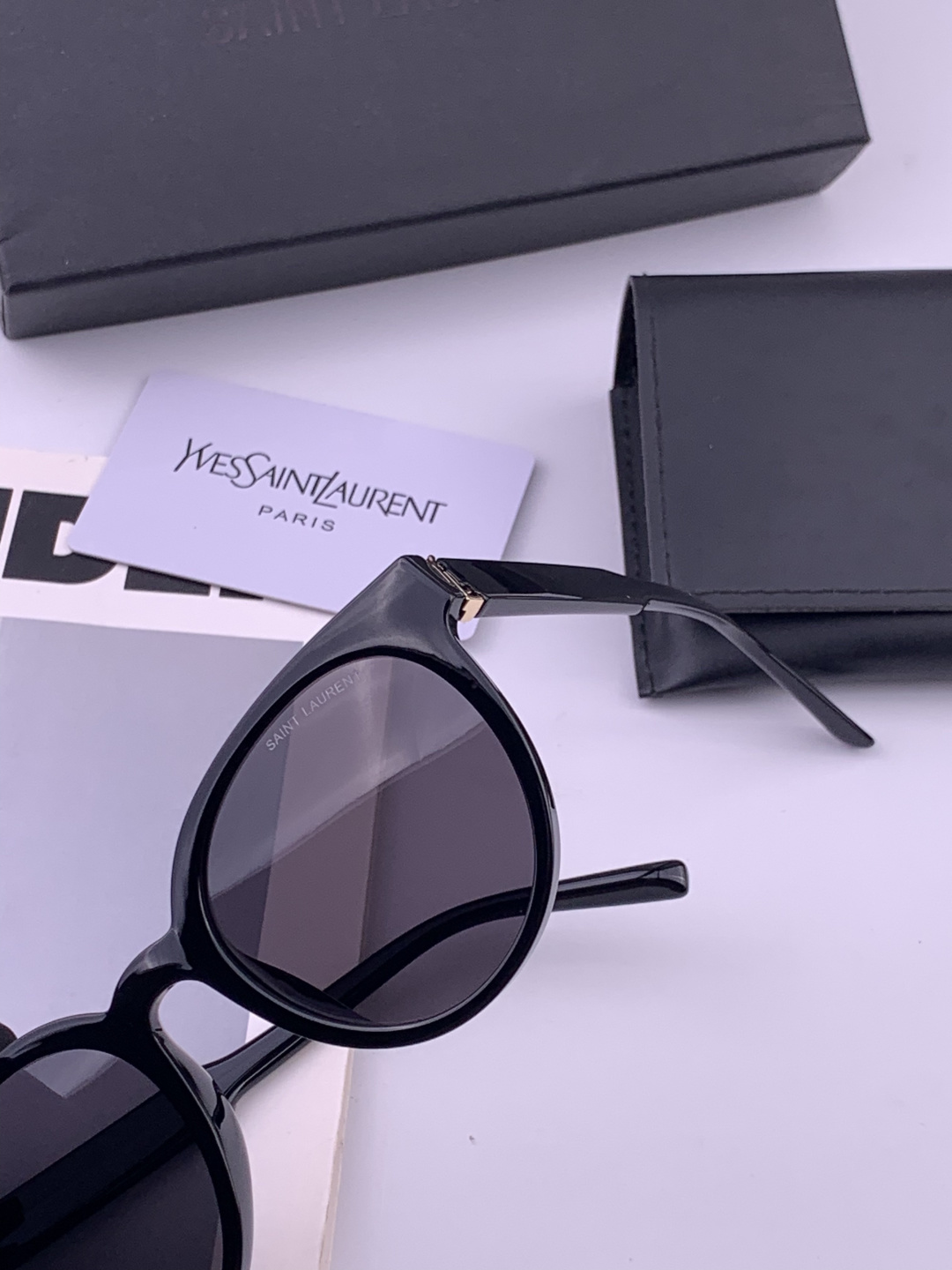 👑 【新款】🕶🔝🔝🔝🎁🎁🎁时尚百搭 超显脸小 佩戴舒适品牌:Ysl 圣罗兰 💎  材质:  加厚偏光镜片