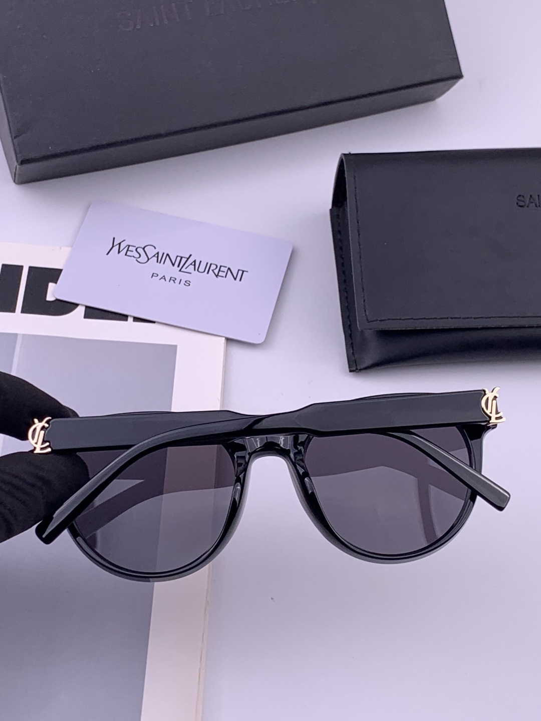 👑 【新款】🕶🔝🔝🔝🎁🎁🎁时尚百搭 超显脸小 佩戴舒适品牌:Ysl 圣罗兰 💎  材质:  加厚偏光镜片