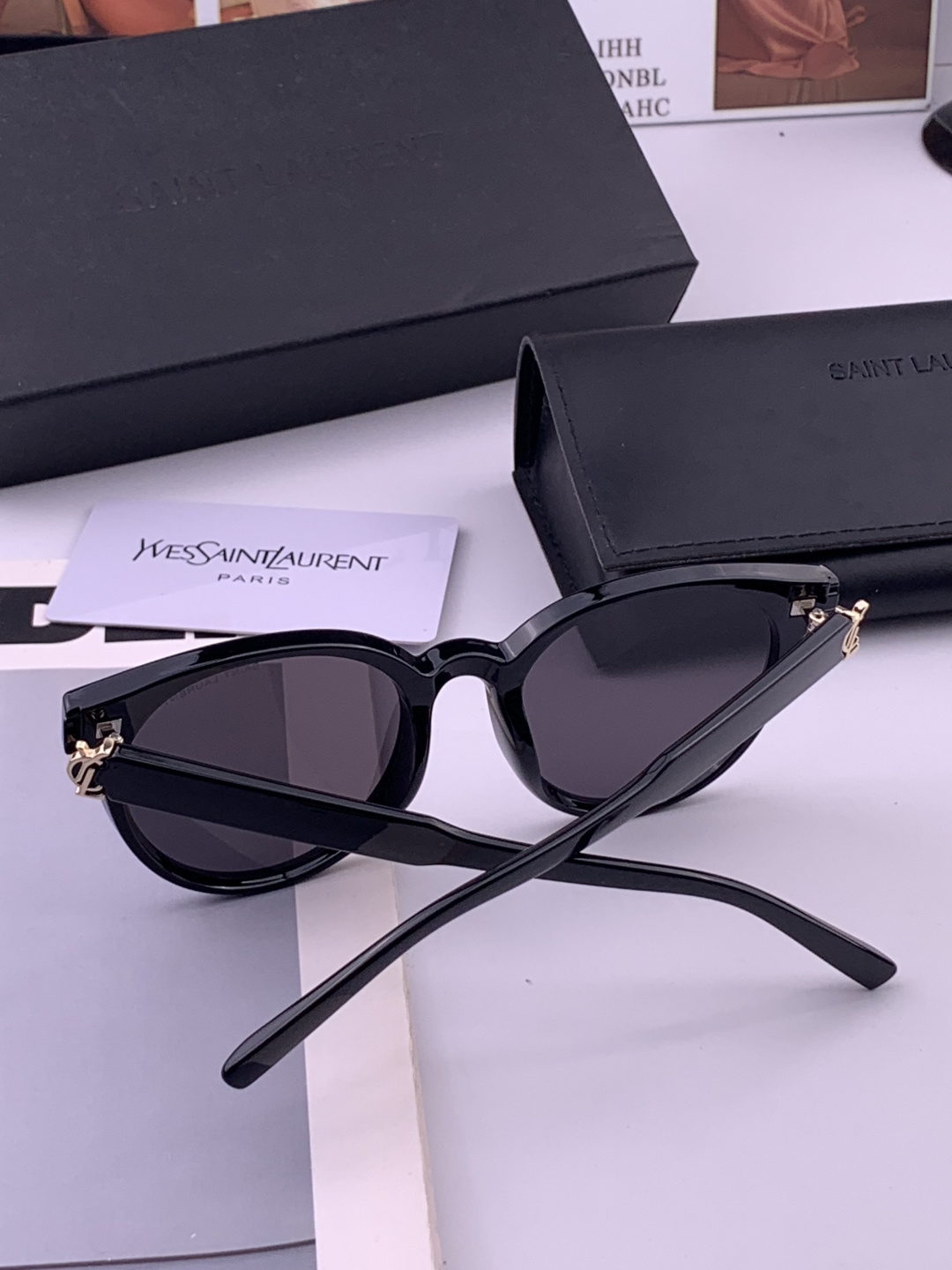 👑 【新款】🕶🔝🔝🔝🎁🎁🎁时尚百搭 超显脸小 佩戴舒适品牌:Ysl 圣罗兰 💎  材质:  加厚偏光镜片