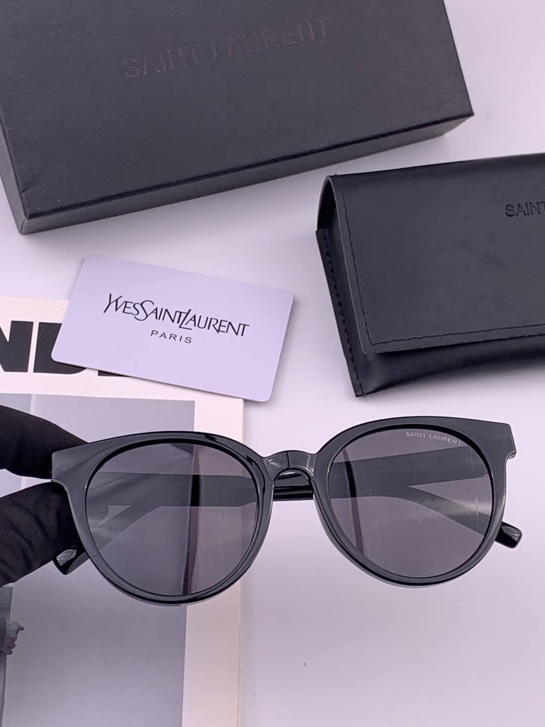 👑 【新款】🕶🔝🔝🔝🎁🎁🎁时尚百搭 超显脸小 佩戴舒适品牌:Ysl 圣罗兰 💎  材质:  加厚偏光镜片