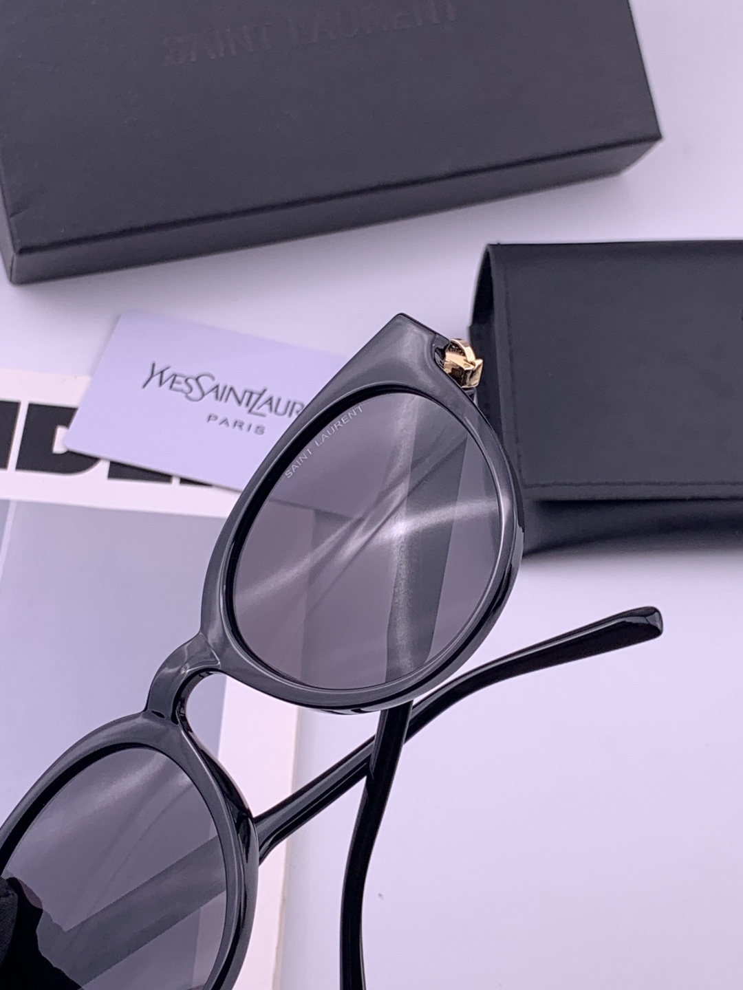 👑 【新款】🕶🔝🔝🔝🎁🎁🎁时尚百搭 超显脸小 佩戴舒适品牌:Ysl 圣罗兰 💎  材质:  加厚偏光镜片