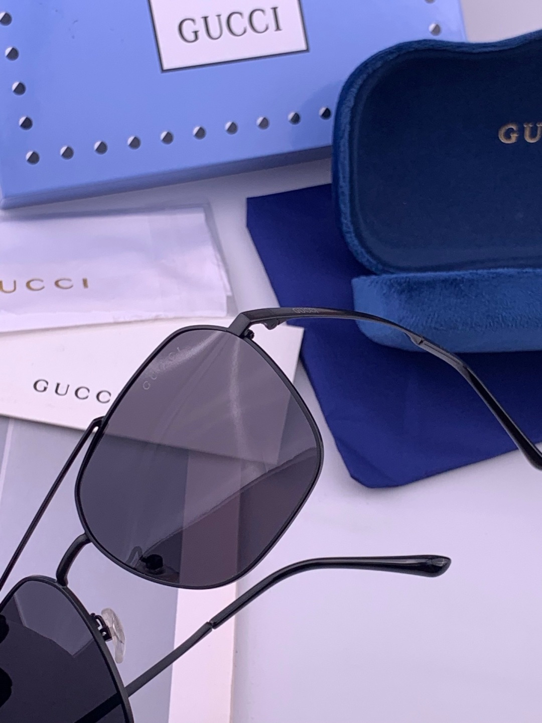 Gucci 。  高品质男女款墨镜   👍 进口宝丽来偏光镜片  。蛤蟆镜 开车钓鱼都可 。百搭显瘦墨镜