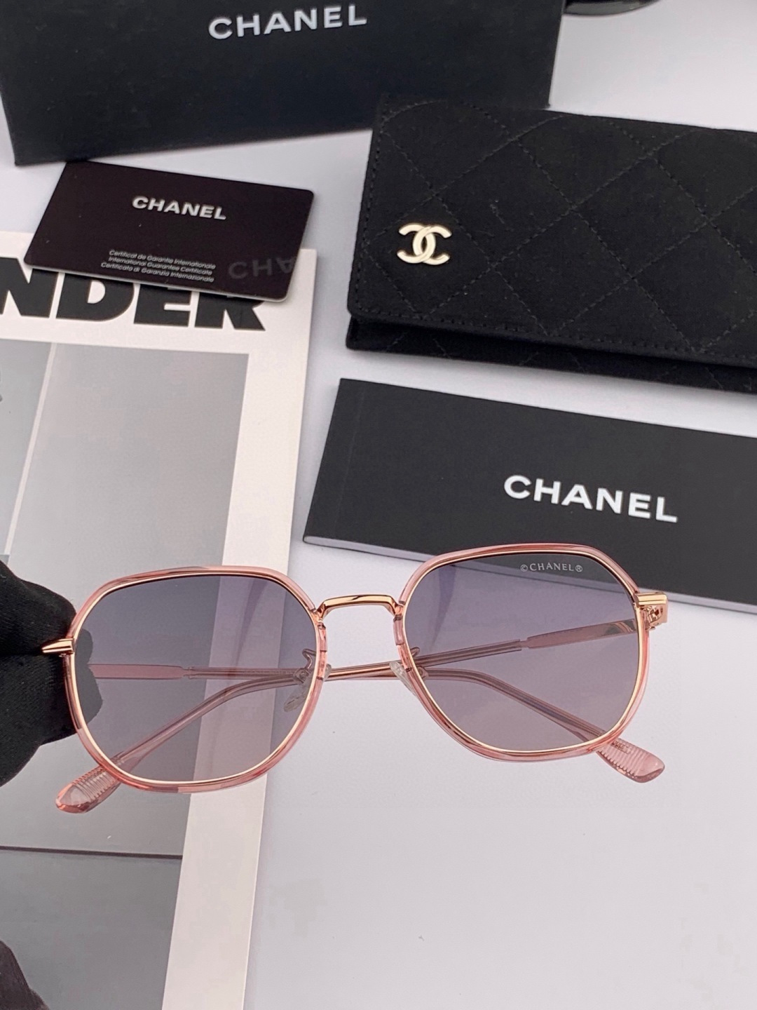 新品CHANEL 香奈儿太阳镜以独特魅力和前卫风格诠释春夏最新眼镜，质感超好佩带舒适 型号：CH9375