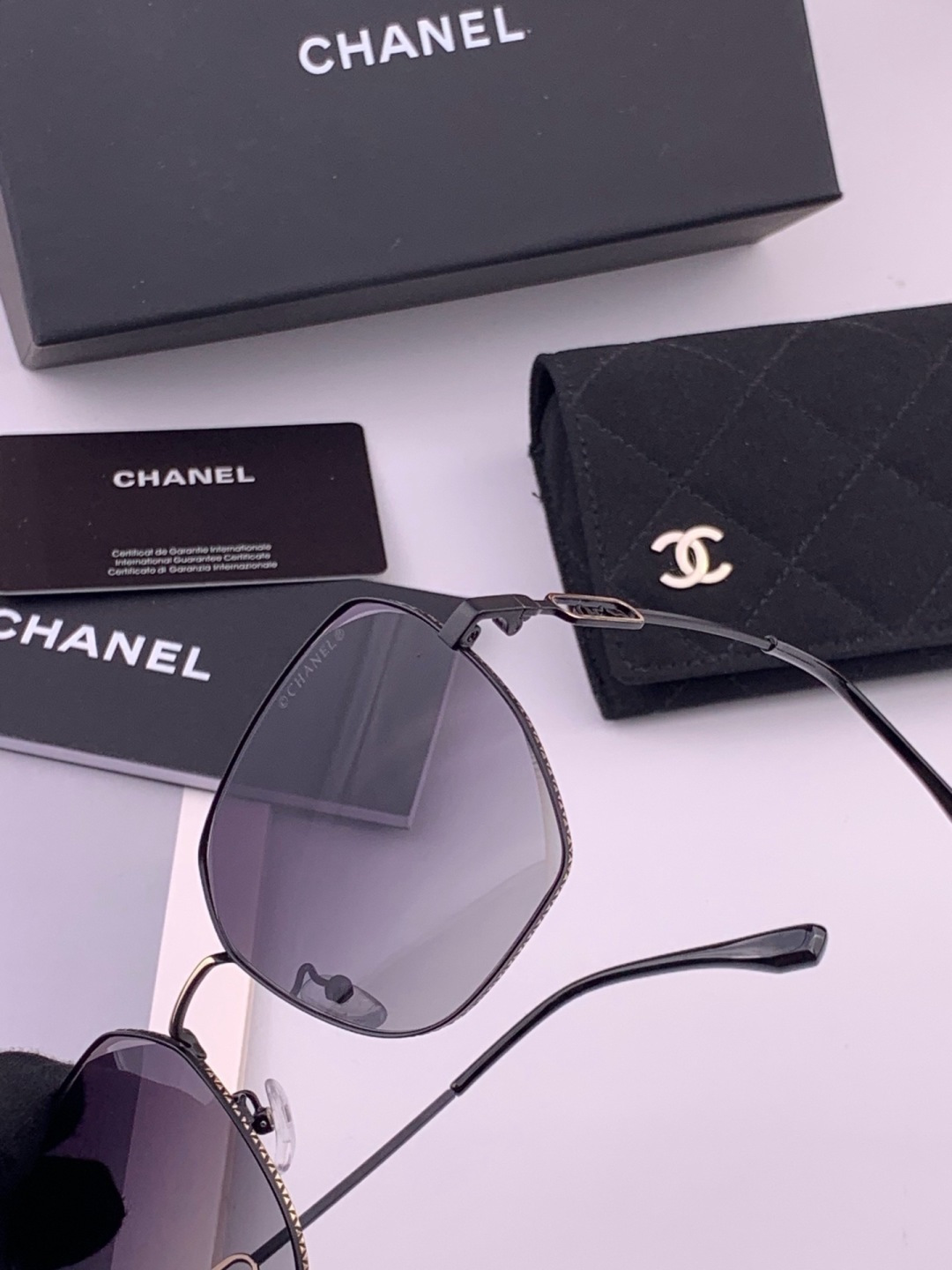 【CHANEL】香奈儿  新款尼龙偏光太眼镜，无框钻石 切边更有质感，大气女人范儿，大脸小脸都好看 ！型