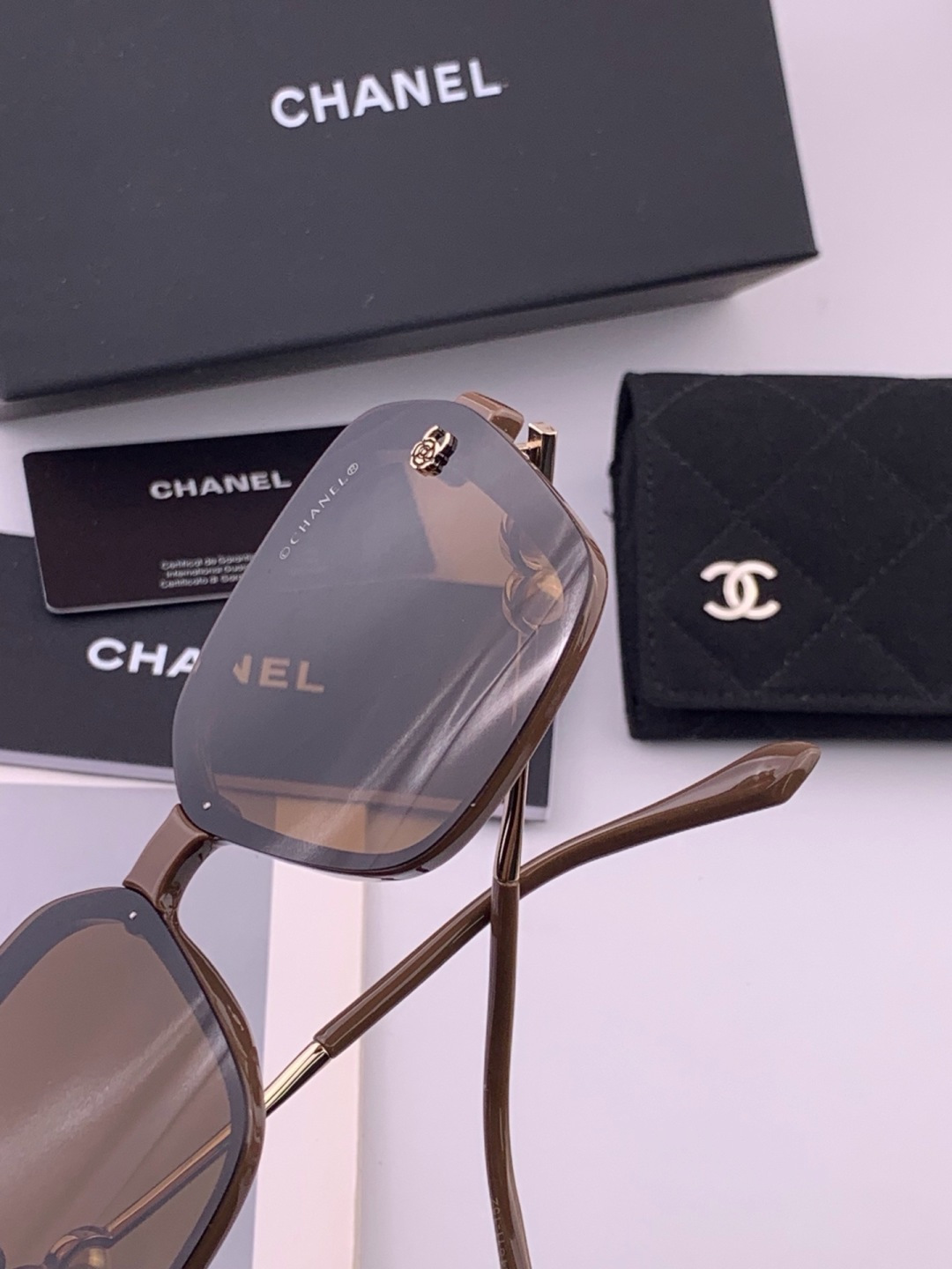 🔺CHANEL🔻官方早春新款，众多明星同款[色]香奈儿‼️‼️新款珍珠大框偏光墨镜 ，🌈🌈宝丽来超清偏光