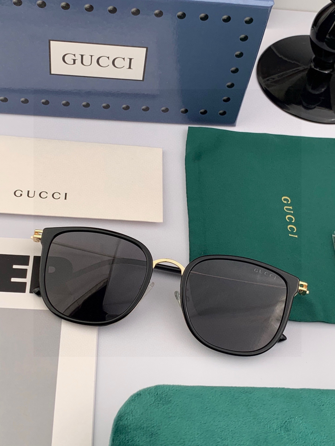 Gucci 。  高品质男女款墨镜   👍 进口宝丽来偏光镜片  。蛤蟆镜 开车钓鱼都可 。百搭显瘦墨镜