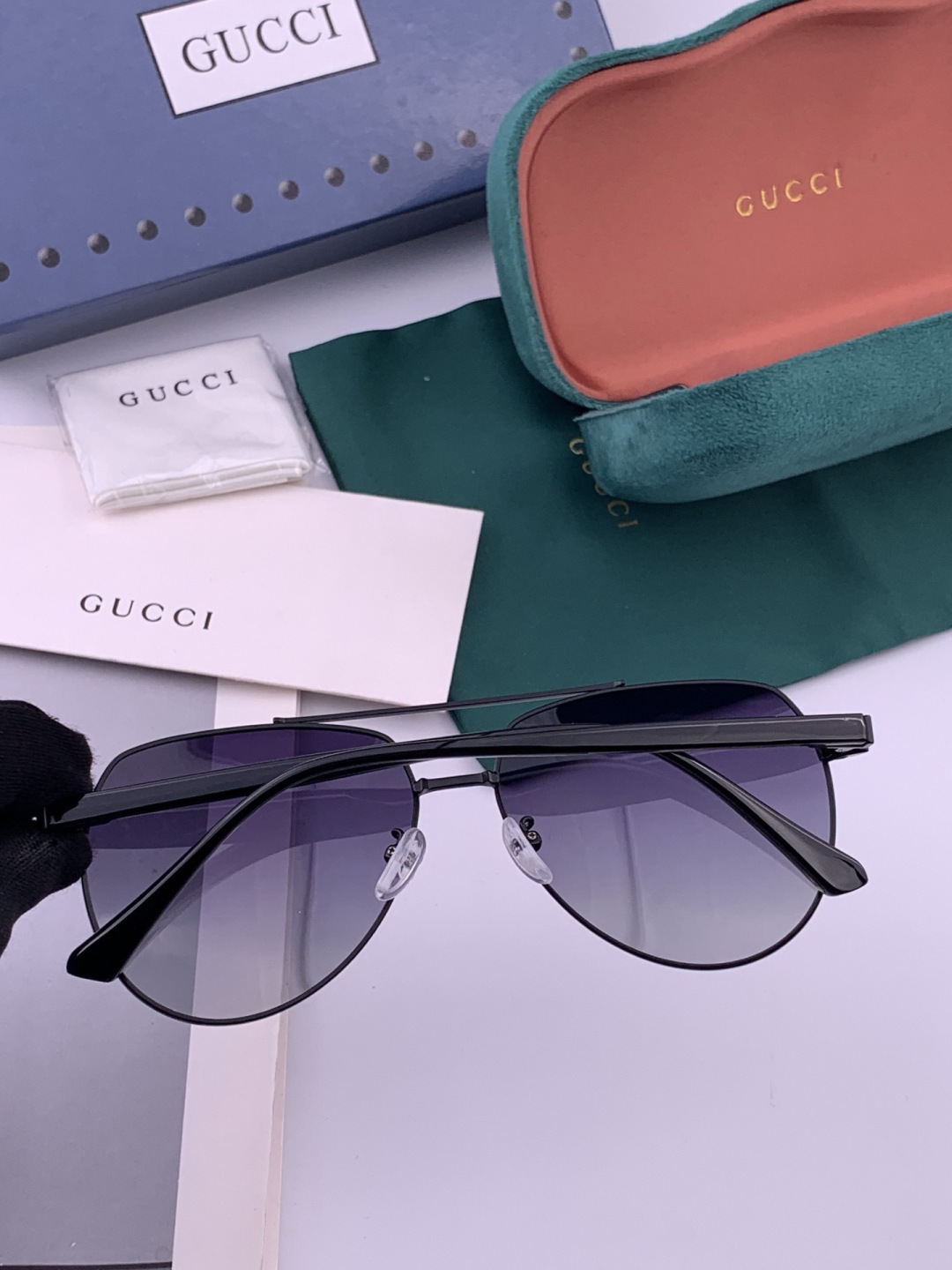 Gucci 。  高品质男女款墨镜   👍 进口宝丽来偏光镜片  。蛤蟆镜 开车钓鱼都可 。百搭显瘦墨镜