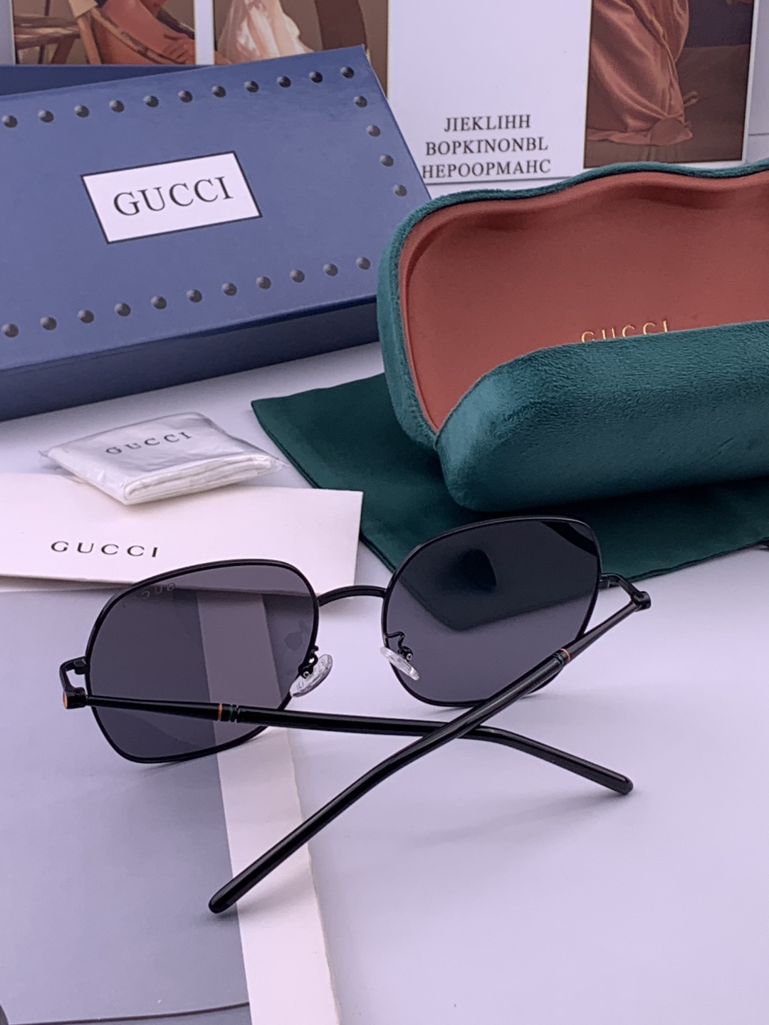 新品GUCC*太阳镜以独特魅力和前卫风格诠释春夏最新眼镜，质感超好佩带舒适 型号：G55813