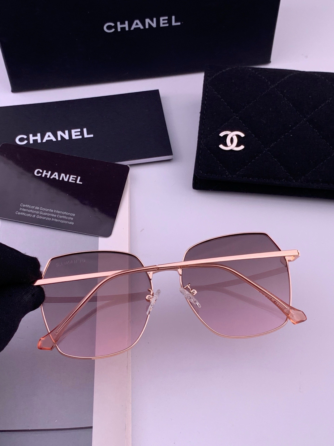 【CHANEL】香奈儿  新款尼龙偏光太眼镜，无框钻石 切边更有质感，大气女人范儿，大脸小脸都好看 ！型