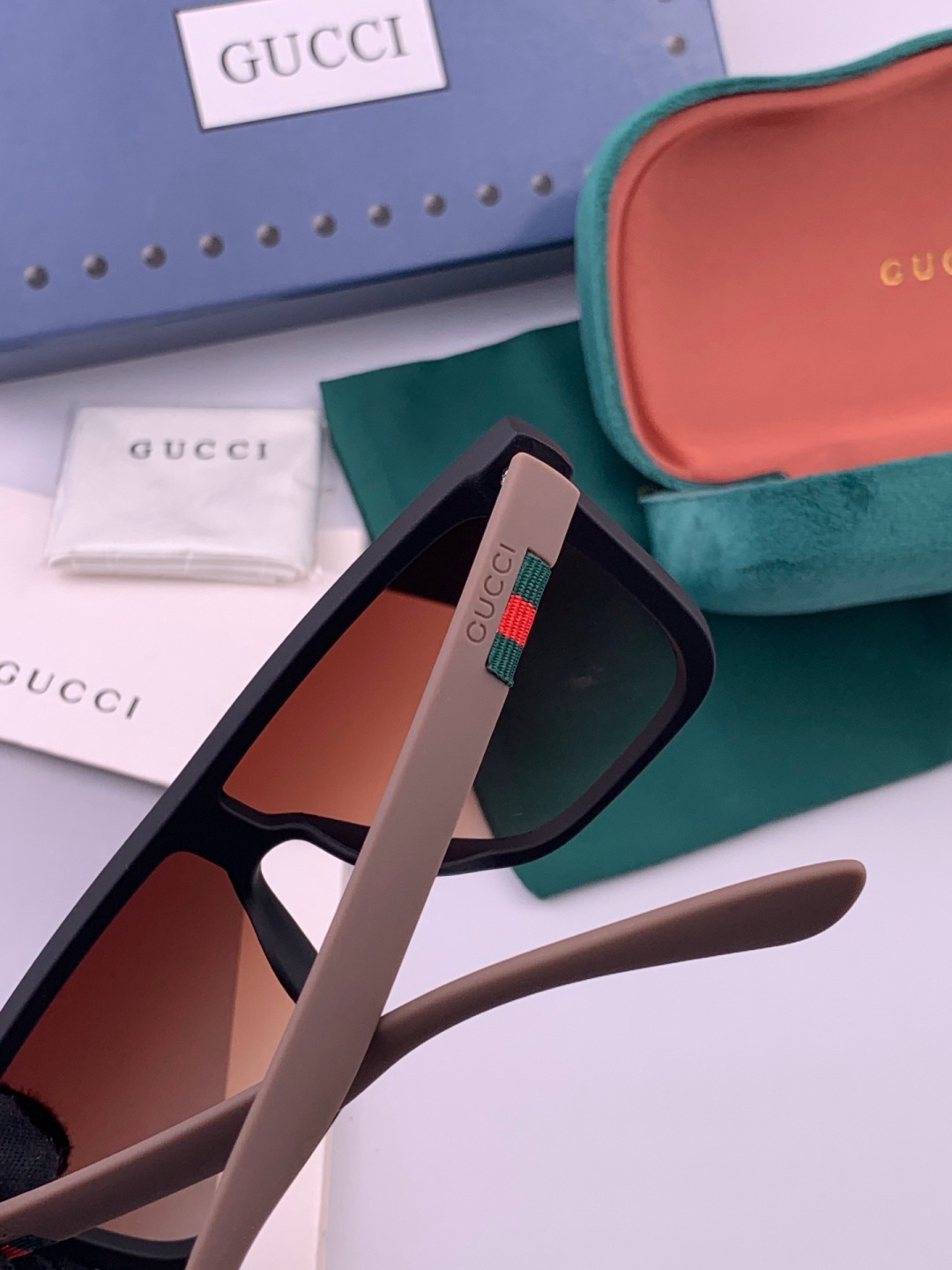 Gucci 。  高品质男女款墨镜   👍  。 开车钓鱼都可 。百搭显瘦墨镜韩版男士飞行员大框司机开车
