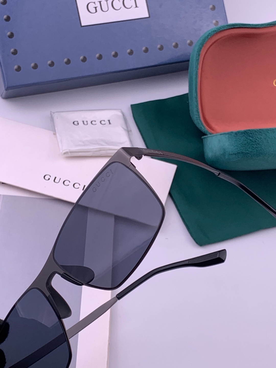 GUCCI 男款炫彩飞行员偏光太阳镜 ❤️材质：高清尼龙加厚卡槽高清偏光镜片 🌹无边框镜架💕颜👍型号：G