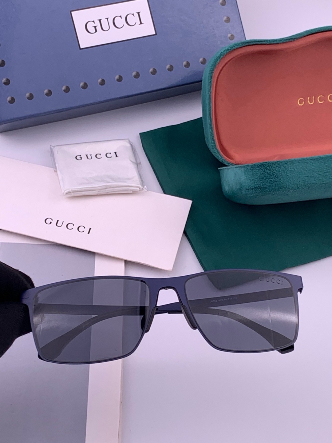 GUCCI 男款炫彩飞行员偏光太阳镜 ❤️材质：高清尼龙加厚卡槽高清偏光镜片 🌹无边框镜架💕颜👍型号：G