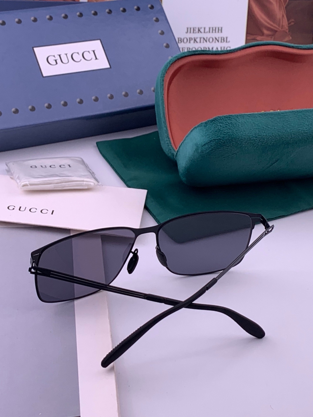 ♦️ GUCCI 新款男女情侣款太阳镜iP电镀永不褪色 超轻超有弹性整幅眼镜无螺丝重要的是压不坏 高清尼