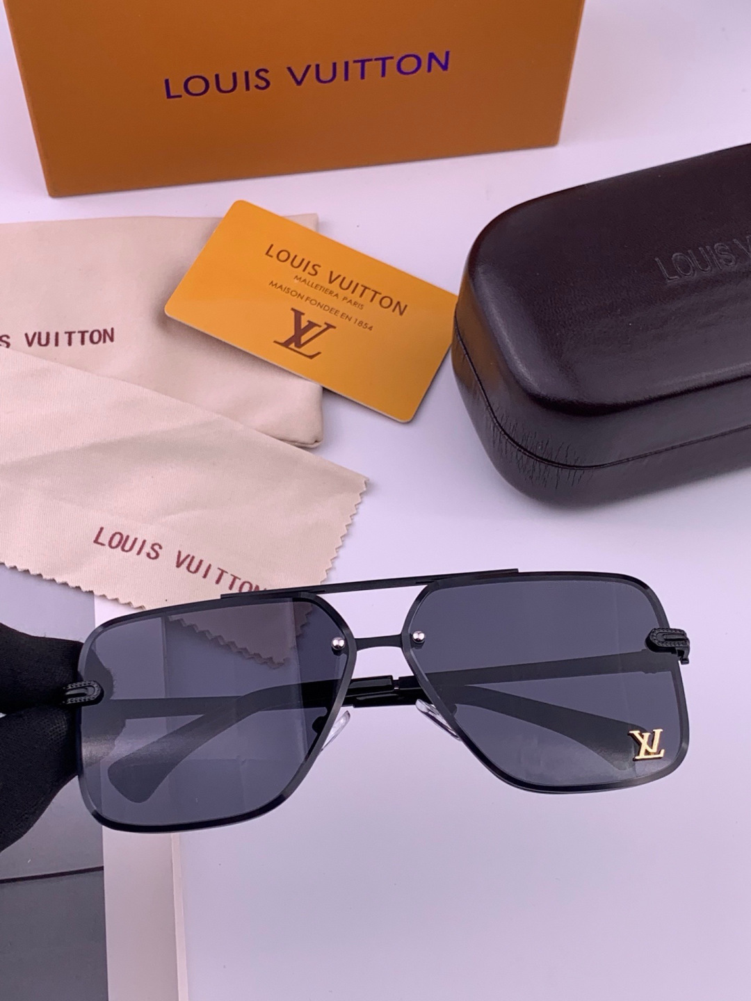 LV🔥高品质男女款”太阳镜🔥 开车钓鱼都可🔥百搭显瘦墨镜韩版男士飞行员大框司机开车防紫外线太阳镜，型号：