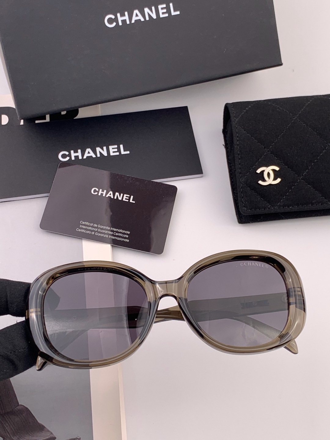【CHANEL】香奈儿 新款潮流爆款 时尚方框太阳镜 佩戴舒适 网红潮款墨镜  女士高清加厚偏光太阳镜🕶