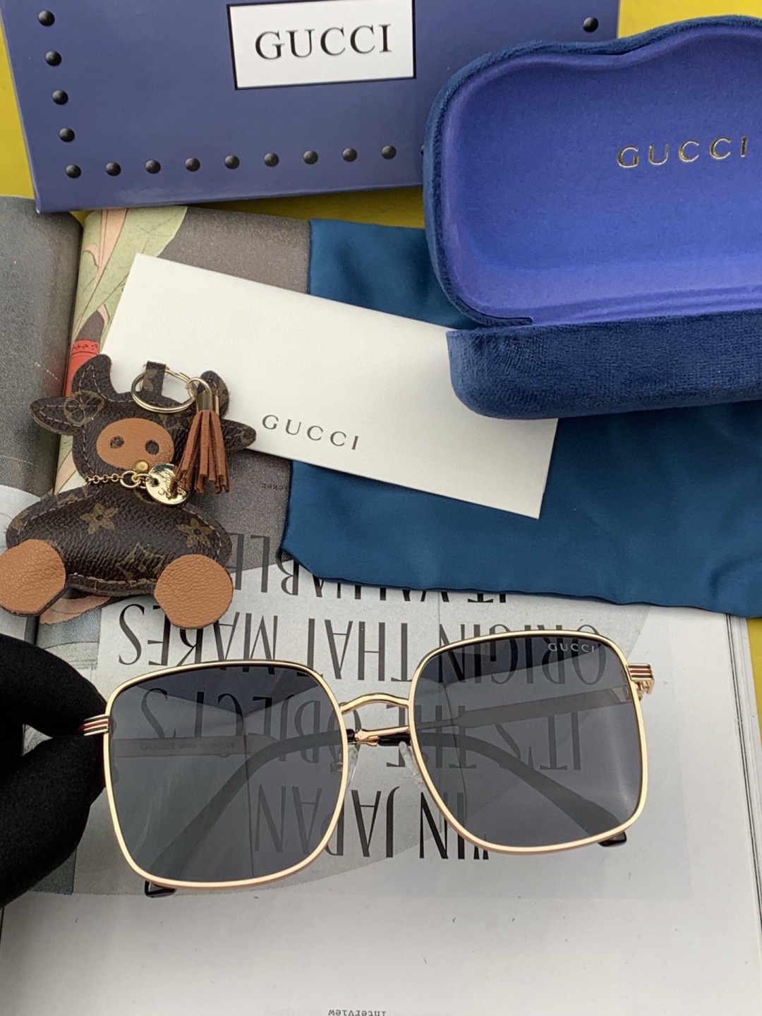 GUCCI 开春新款 最新款方框太阳镜 各路网红纷纷带起气场满分‼️ 俏皮甜美.上脸效果更佳.金属质感超