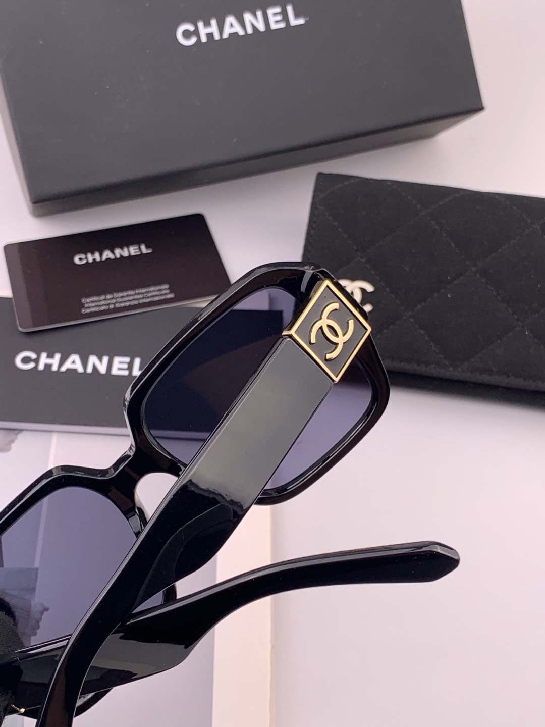 🔺CHANEL🔻官方早春新款，众多明星同款[色]香奈儿‼️‼️新款大框墨镜 ，🌈🌈宝丽来超清太阳镜🔝🔝型