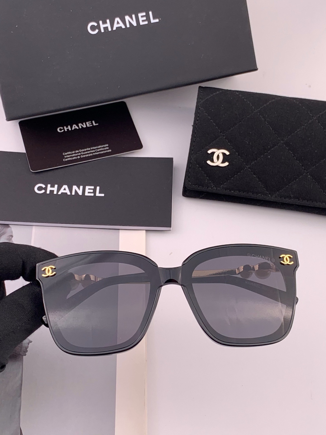 🔺CHANEL🔻官方早春新款，众多明星同款[色]香奈儿‼️‼️新款大框墨镜 ，🌈🌈宝丽来超清太阳镜🔝🔝型