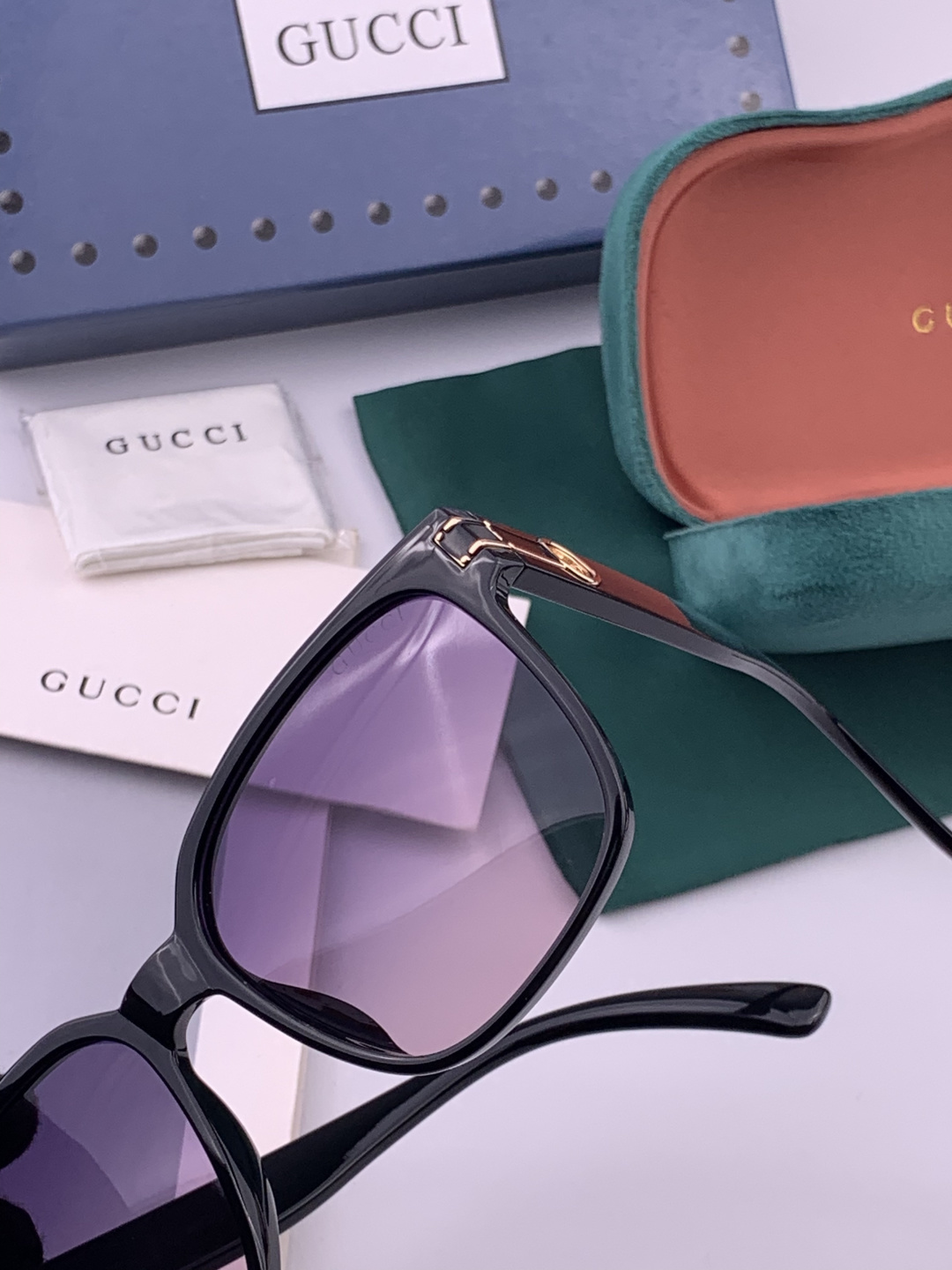 GUCCI 开春新款 最新款方框太阳镜 各路网红纷纷带起气场满分‼️ 俏皮甜美.上脸效果更佳.金属质感超