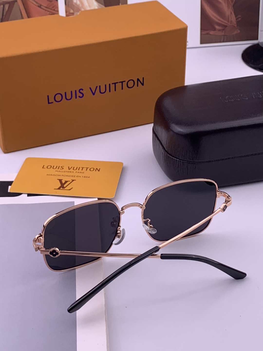 LV 🔥  高品质男女款墨镜   👍 进口宝丽来偏光镜片  🔥蛤蟆镜 开车钓鱼都可 🔥百搭显瘦墨镜韩版男