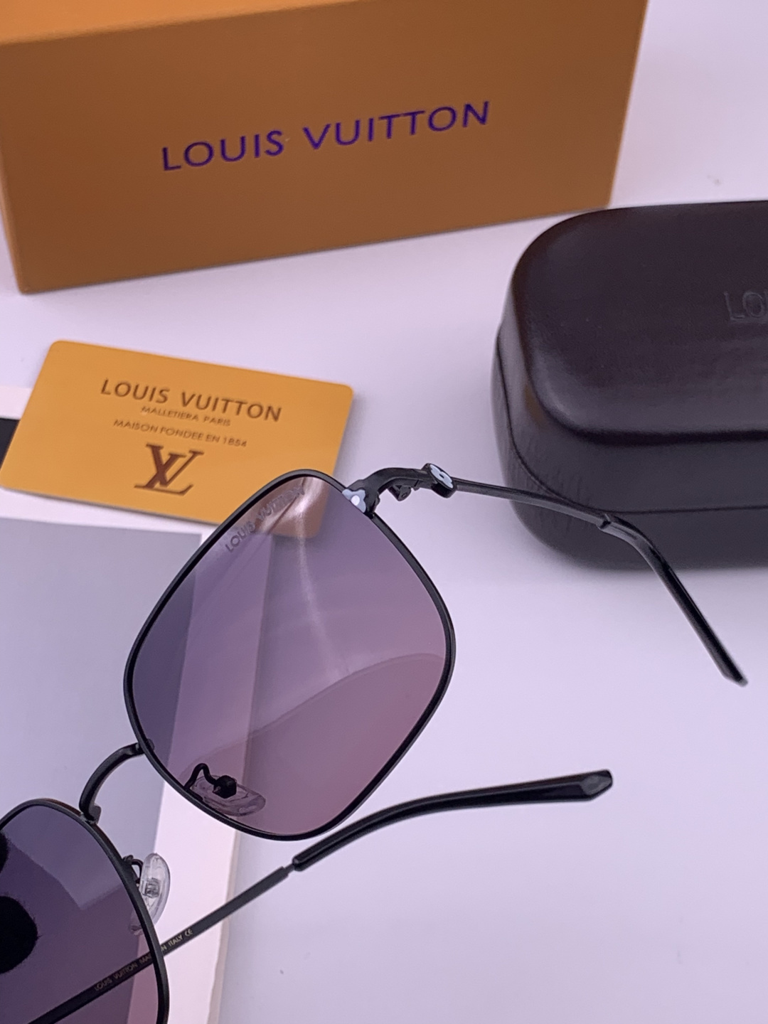 LV 🔥  高品质男女款墨镜   👍 进口宝丽来偏光镜片  🔥蛤蟆镜 开车钓鱼都可 🔥百搭显瘦墨镜韩版男