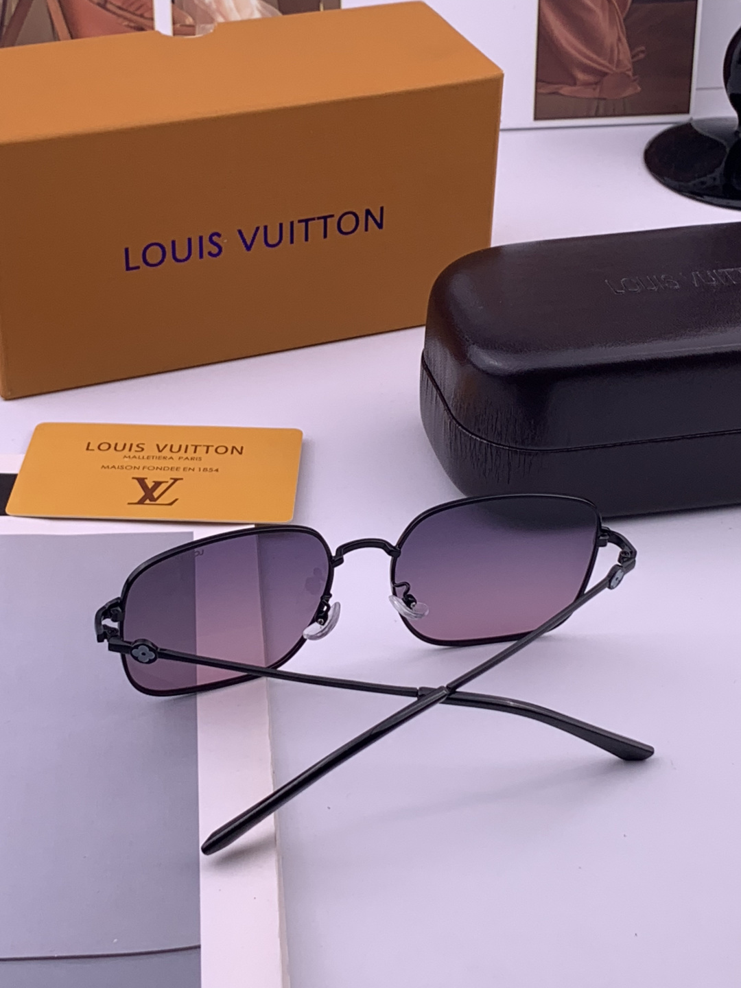 LV 🔥  高品质男女款墨镜   👍 进口宝丽来偏光镜片  🔥蛤蟆镜 开车钓鱼都可 🔥百搭显瘦墨镜韩版男