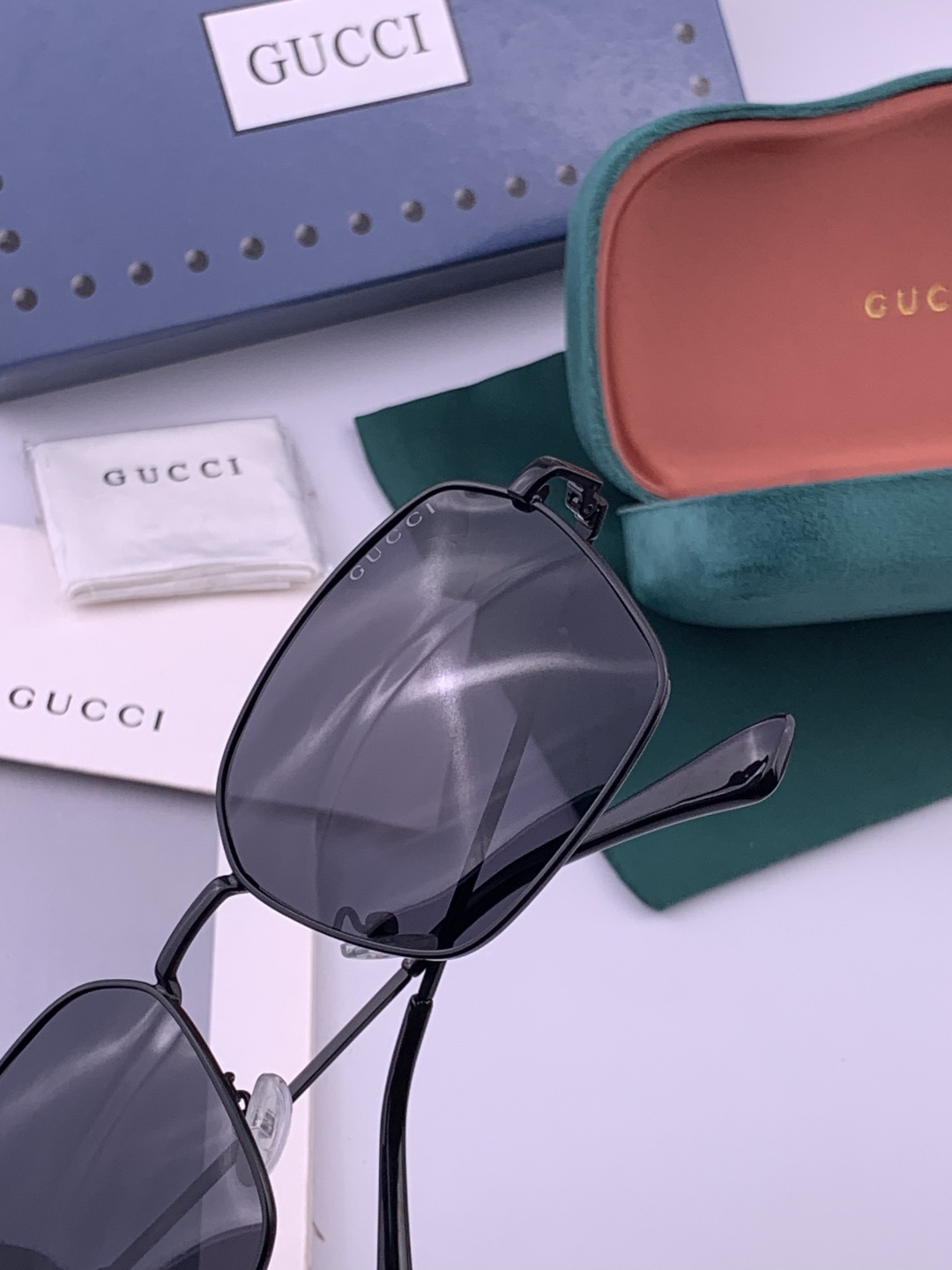 GUCCI-新款情侣款偏光太阳镜、完美品质，独特设计  适合各种脸型，‼️经典太阳镜 超个性 古典与时尚