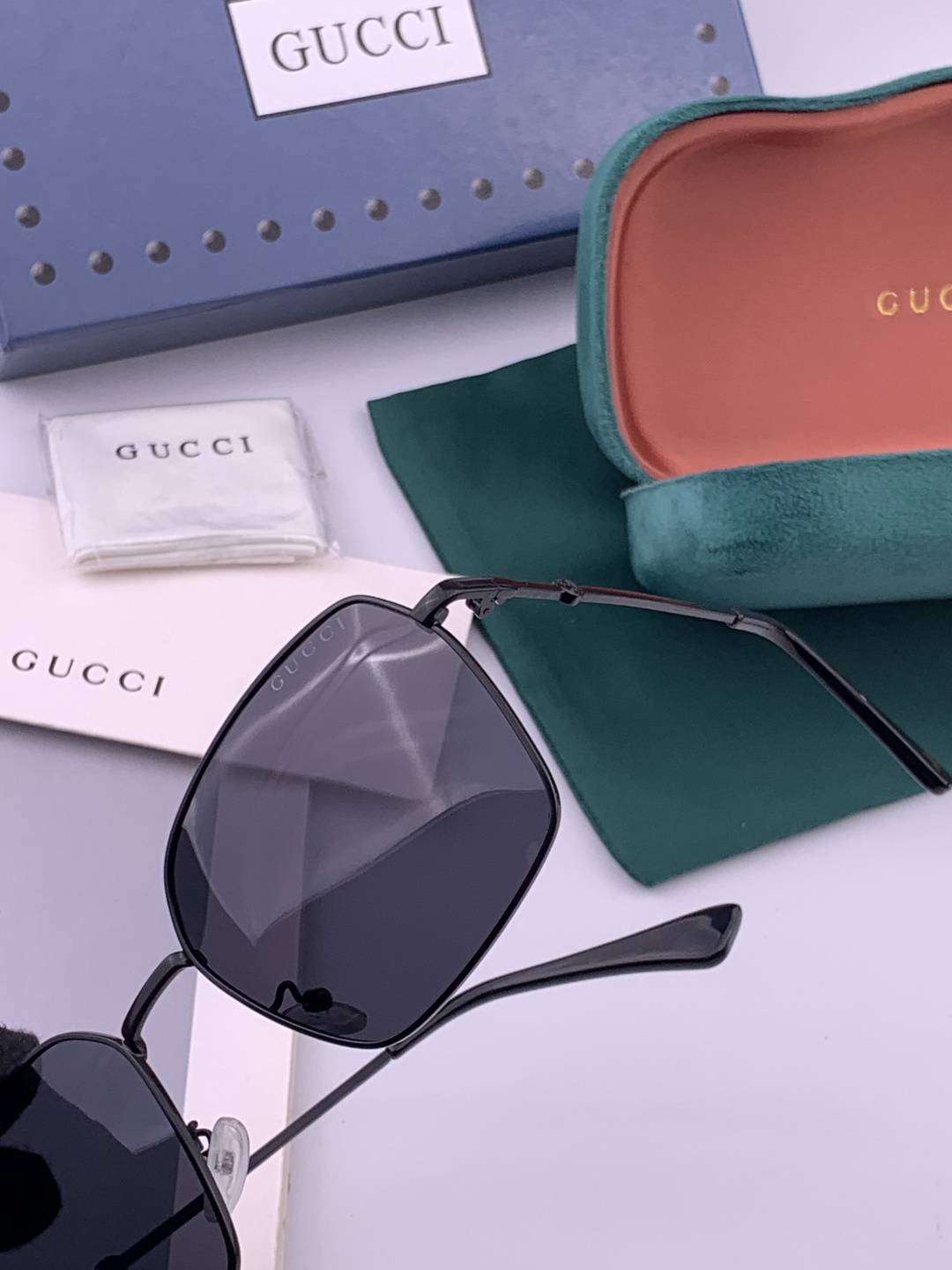GUCCI-新款情侣款偏光太阳镜、完美品质，独特设计  适合各种脸型，‼️经典太阳镜 超个性 古典与时尚
