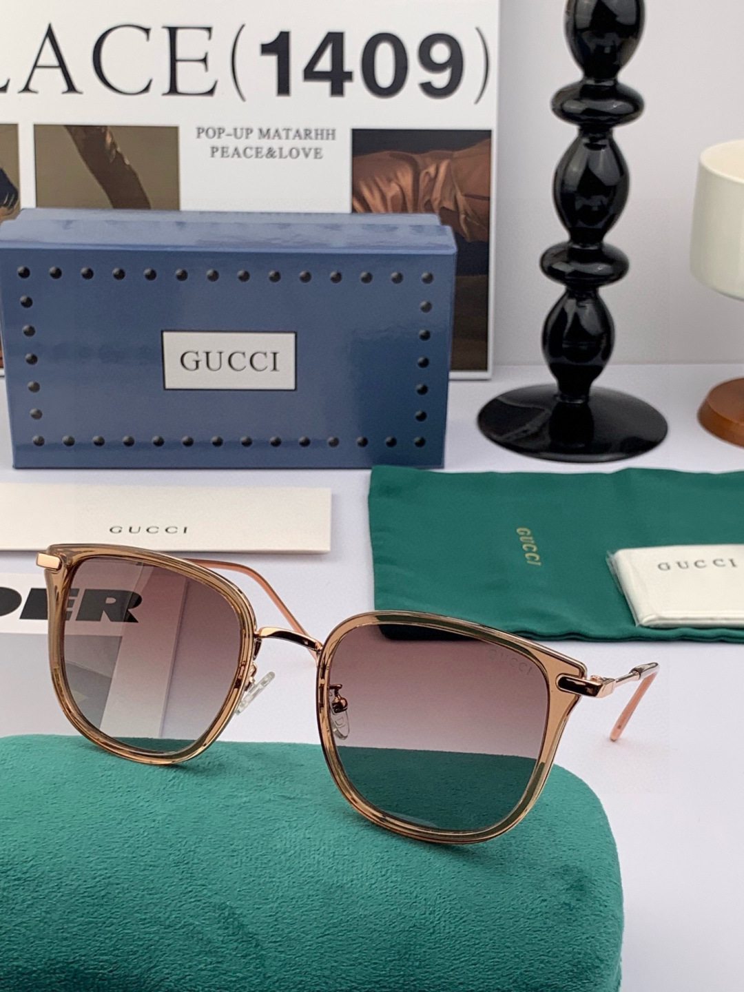 Gucci   经典的方框设计，不挑脸型，无论搭配大衣还是连衣裙都非常显气质偏光镜片预防紫外线 型号：G