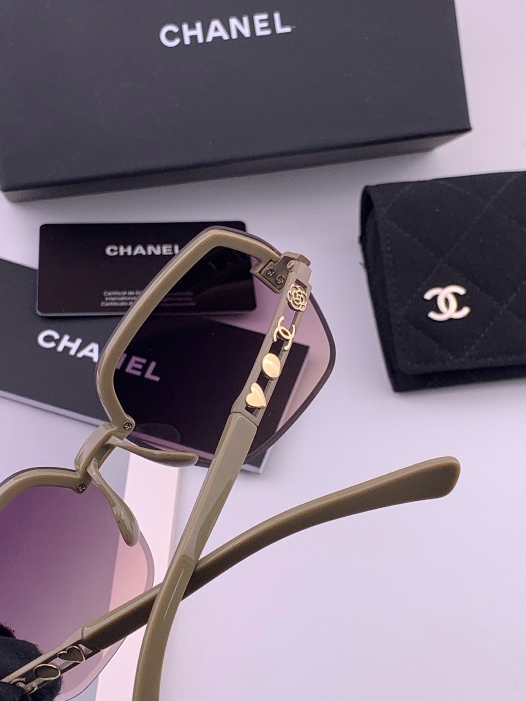 新品CHANEL 香奈儿太阳镜以独特魅力和前卫风格诠释春夏最新眼镜，质感超好佩带舒适 型号：CH6700