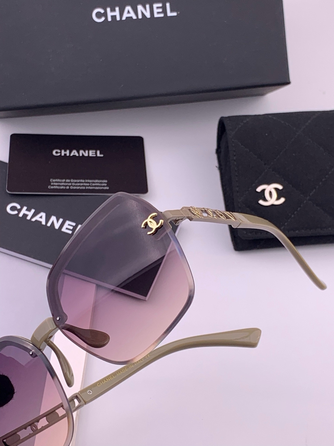 新品CHANEL 香奈儿太阳镜以独特魅力和前卫风格诠释春夏最新眼镜，质感超好佩带舒适 型号：CH6700