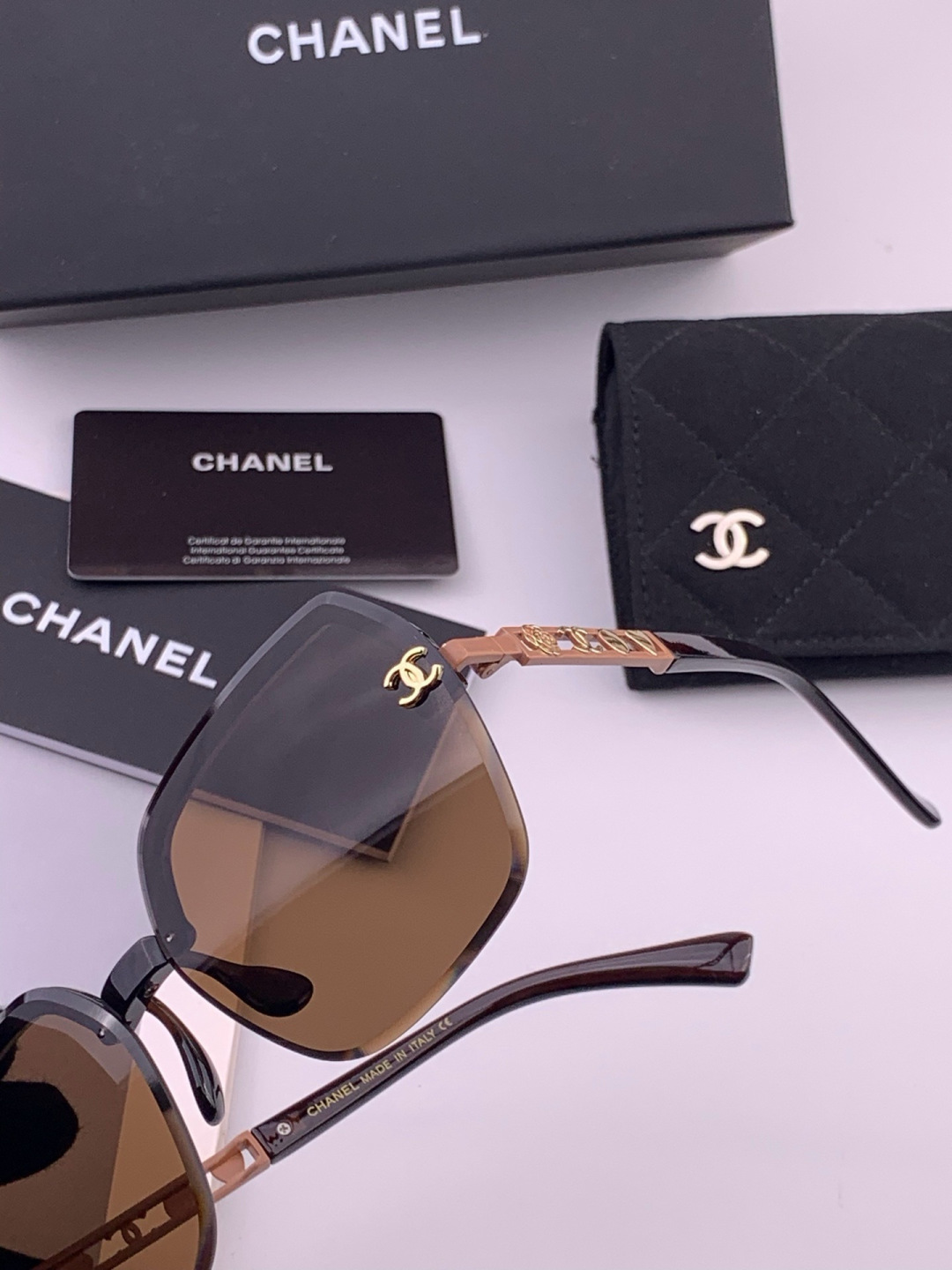 新品CHANEL 香奈儿太阳镜以独特魅力和前卫风格诠释春夏最新眼镜，质感超好佩带舒适 型号：CH6700