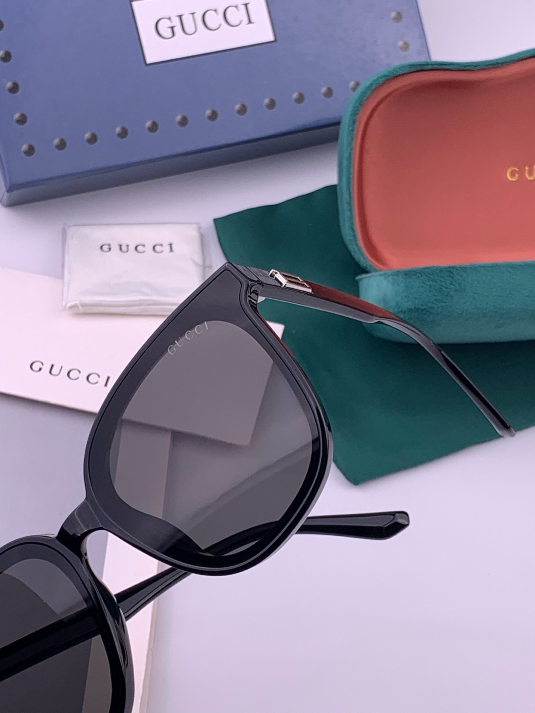 GUCCI  新款尼龙偏光太眼镜，情侣款时尚方框太阳镜佩戴舒适网红潮流款墨镜，大气女人范儿，大脸小脸都好