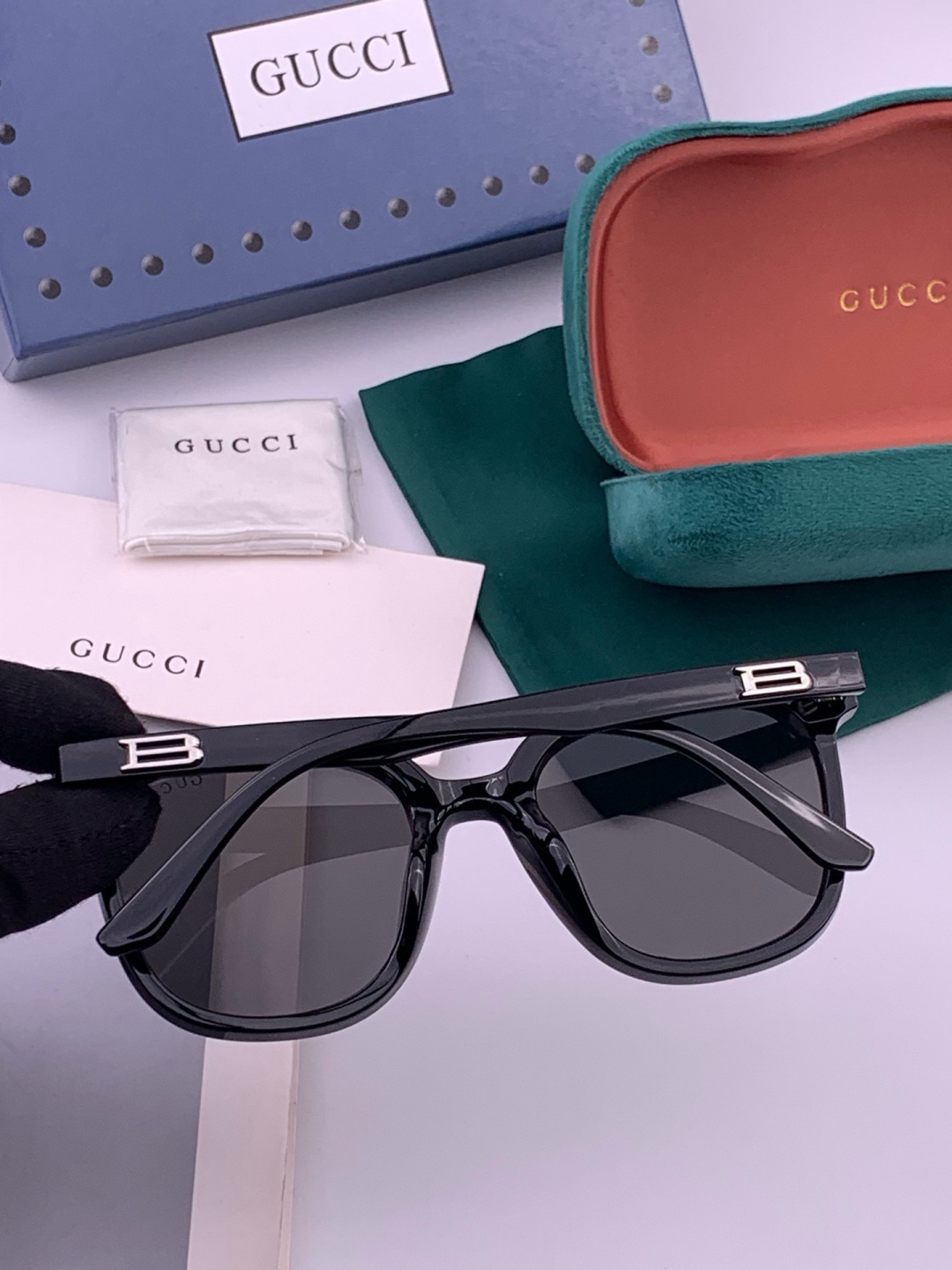 GUCCI  新款尼龙偏光太眼镜，情侣款时尚方框太阳镜佩戴舒适网红潮流款墨镜，大气女人范儿，大脸小脸都好