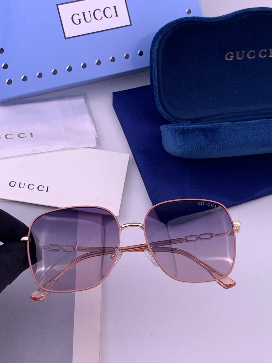 GUCCI 开春新款太阳镜 各路网红纷纷带起气场满分‼️ 俏皮甜美.上脸效果更佳.金属质感超好 型号：G