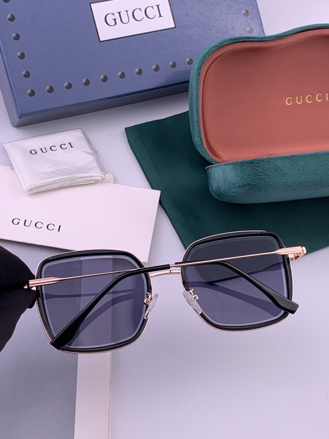 GUCCI 开春新款太阳镜 各路网红纷纷带起气场满分‼️ 俏皮甜美.上脸效果更佳.金属质感超好 型号：G