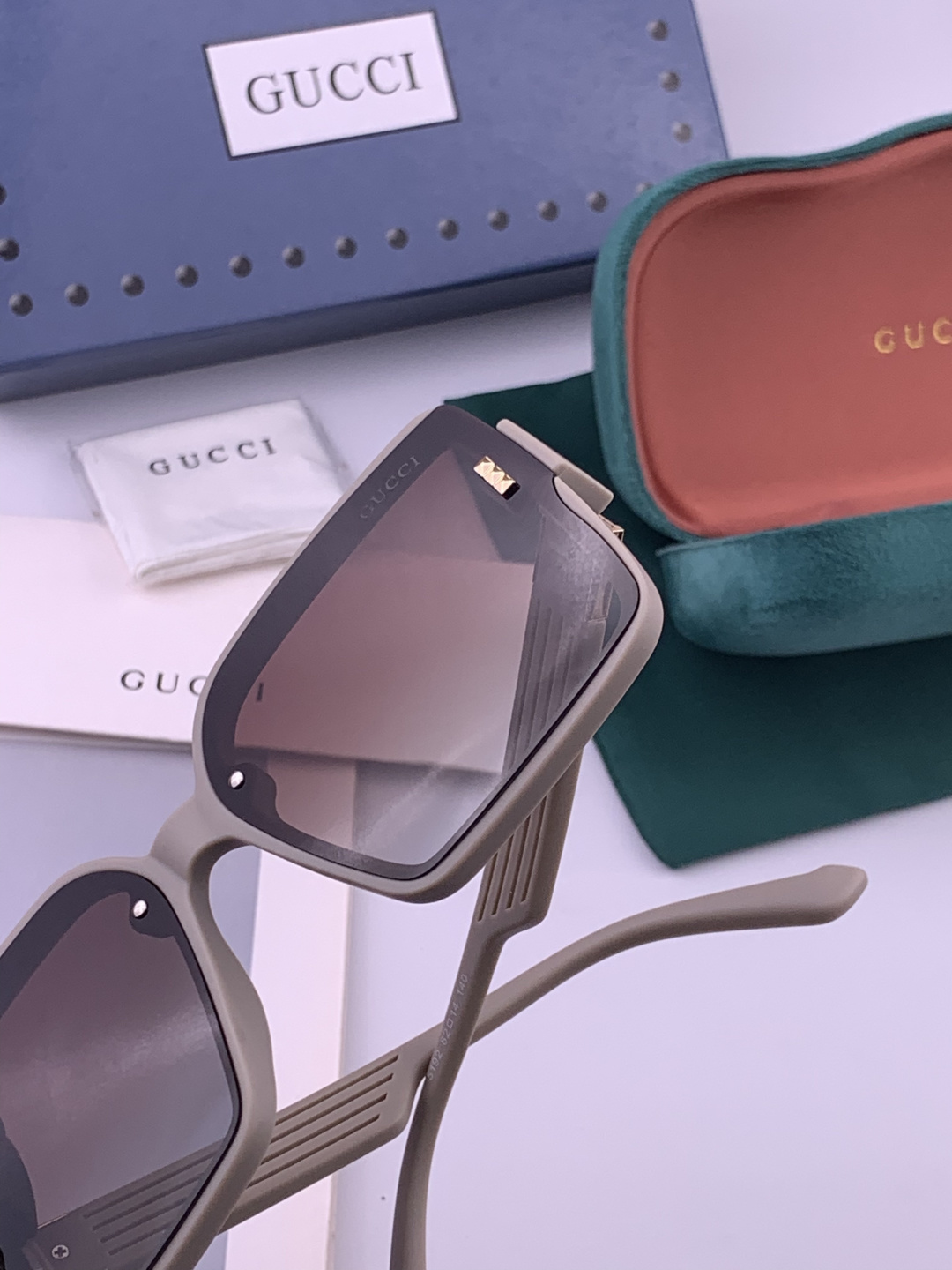 新款！新款出货！女士高清加厚偏光太阳镜🕶️ 🎉💍新款GUCCI偏光太阳镜[得意]开车驾驶镜时尚墨镜💐💐🌸