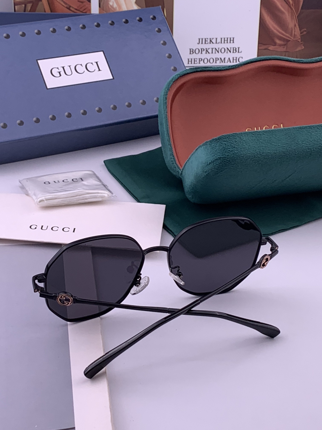 超好看 潮酷【GUCCI】古驰 新款款太阳镜以独特魅力和前卫风格诠释春夏最新眼镜，以方框设计两边经典lo