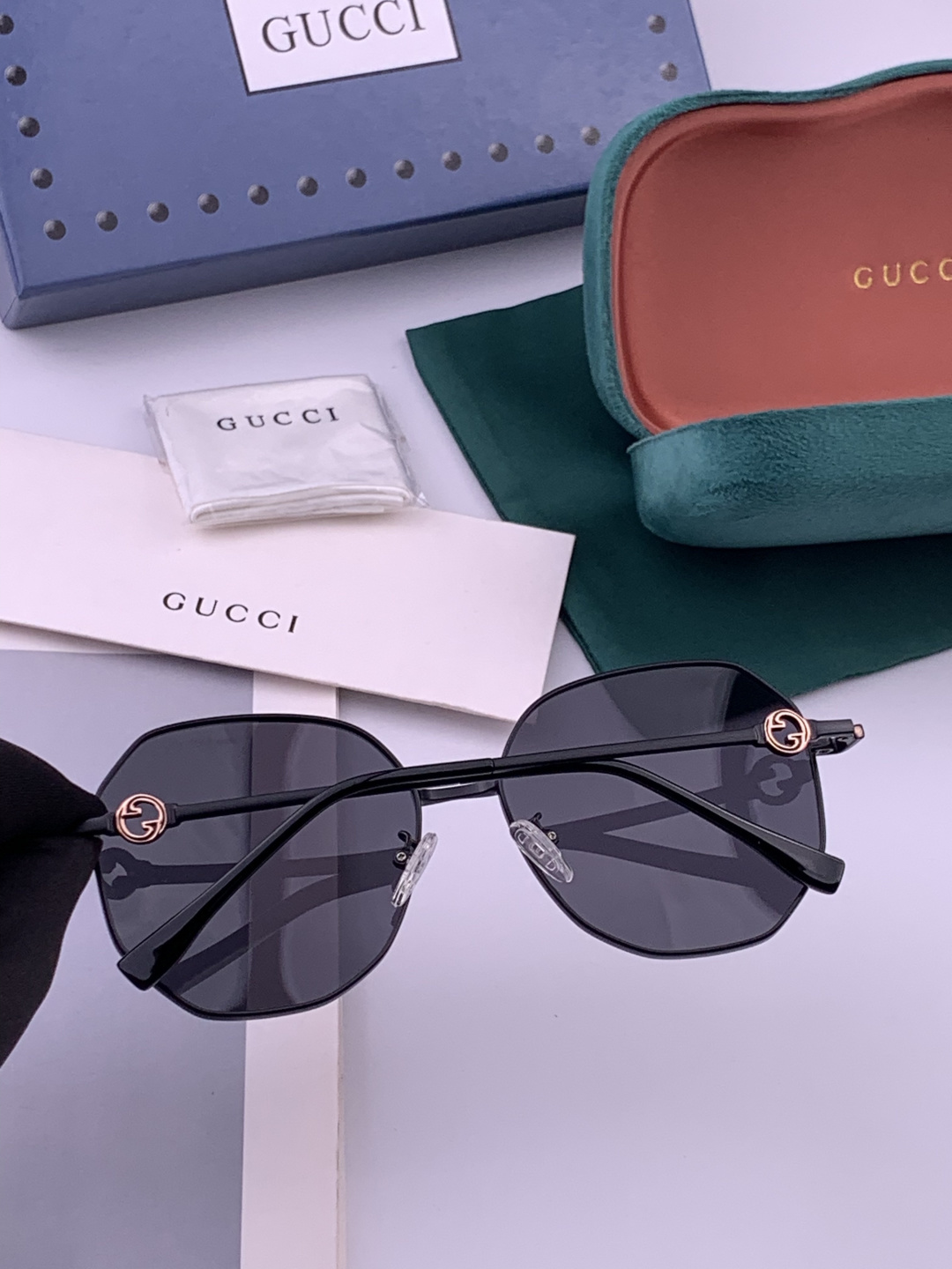 超好看 潮酷【GUCCI】古驰 新款款太阳镜以独特魅力和前卫风格诠释春夏最新眼镜，以方框设计两边经典lo