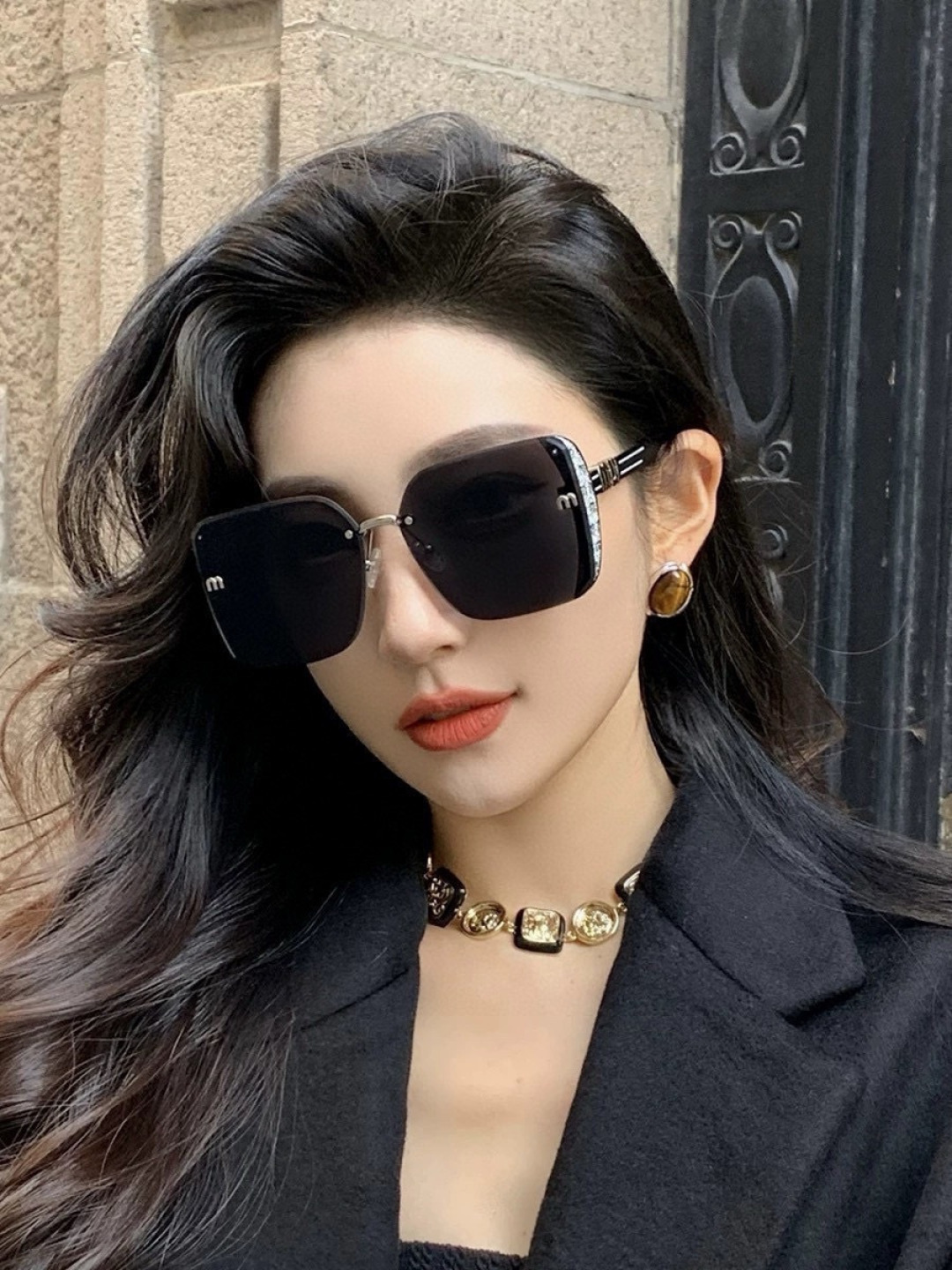 NO:896811,MIUMIU/Miumiu's new spring style shines on the stage. Trendy sunglasses. Exquisite personalized design, simple and fashionable. Counter quality is worth owning. Absolutely trendy. Fashion items that enhance personal taste. Model M2100 glasses, sunglasses, sunglasses, glasses, miumiu19860909MIUMIU/缪缪开春新款闪耀新款璀璨登台 太阳镜潮品 精致个性设计简约时尚 专柜品质值得拥有 绝对潮爆 提升个人品味的时尚单品 型号M2100眼镜墨镜太阳镜,眼镜,miumiu,glasses