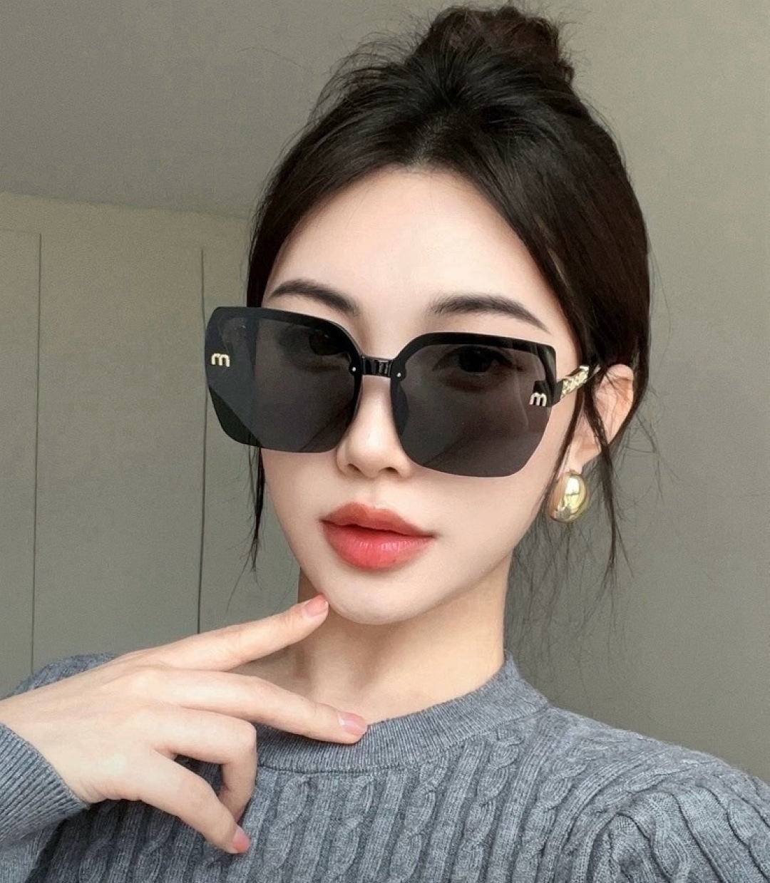 NO:896801,MIUMIU/Miumiu's new spring style shines on the stage. Trendy sunglasses. Exquisite personalized design, simple and fashionable. Counter quality is worth owning. Absolutely trendy. Fashion items that enhance personal taste. Model M4304 glasses, sunglasses, sunglasses, glasses, miumiu19860909MIUMIU/缪缪开春新款闪耀新款璀璨登台 太阳镜潮品 精致个性设计简约时尚 专柜品质值得拥有 绝对潮爆 提升个人品味的时尚单品 型号M4304眼镜墨镜太阳镜,眼镜,miumiu,glasses